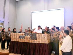 Maruarar Sirait Apresiasi LAI yang Telah Cetakan 3o Ribu Alkitab Dari Panitia Natal Nasional 2025